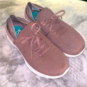 YOU by Sketchers Walk